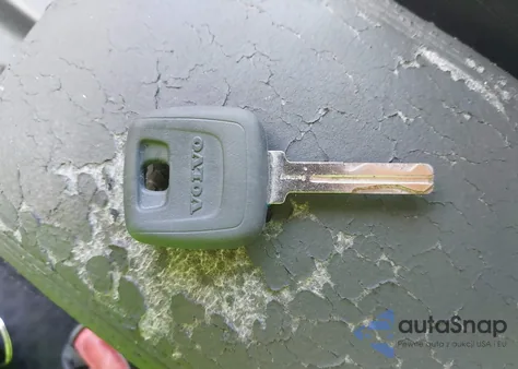 2000 Volvo V70 Se from USA, damaged, VIN YV1LW61J8Y2644104